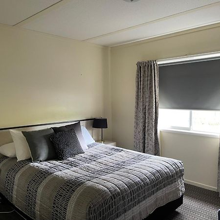Westwood Motor Inn Армидейл Экстерьер фото