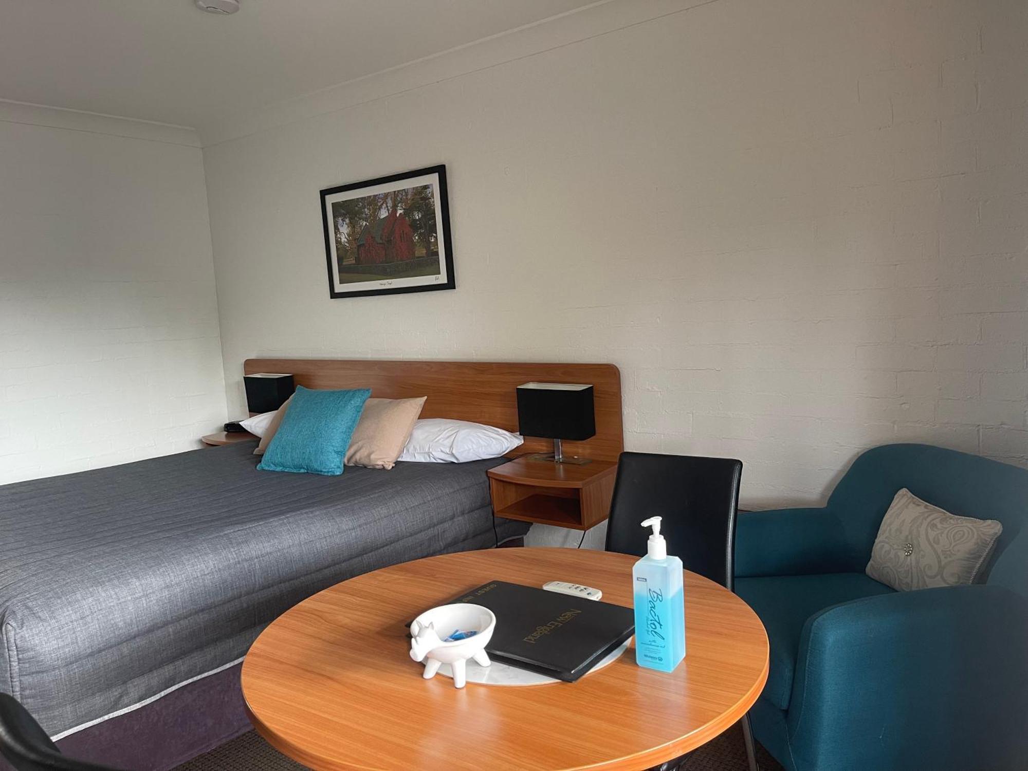 Westwood Motor Inn Армидейл Экстерьер фото