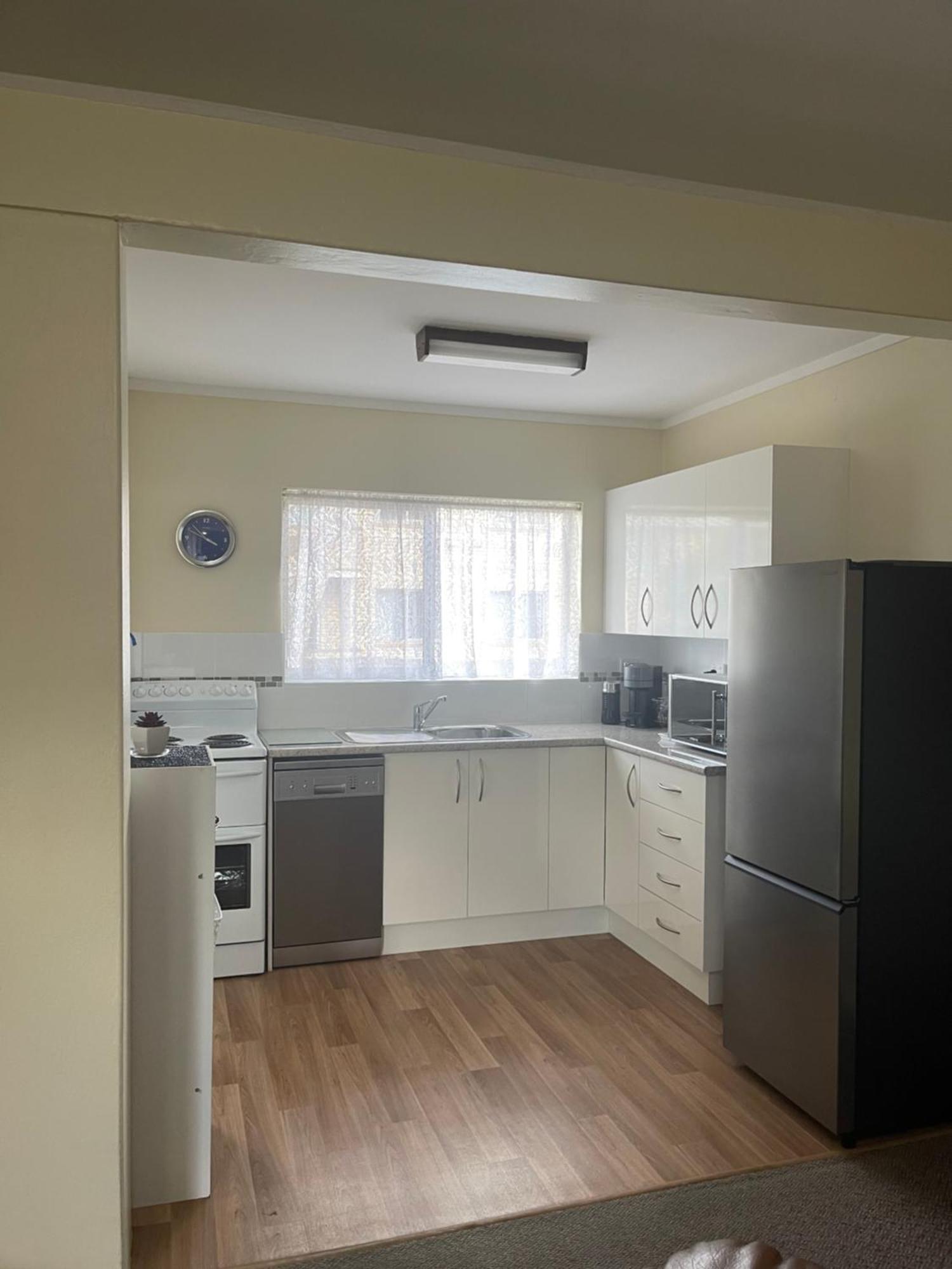 Westwood Motor Inn Армидейл Экстерьер фото