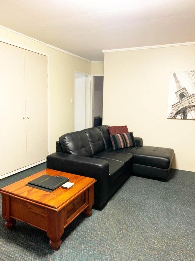 Westwood Motor Inn Армидейл Экстерьер фото